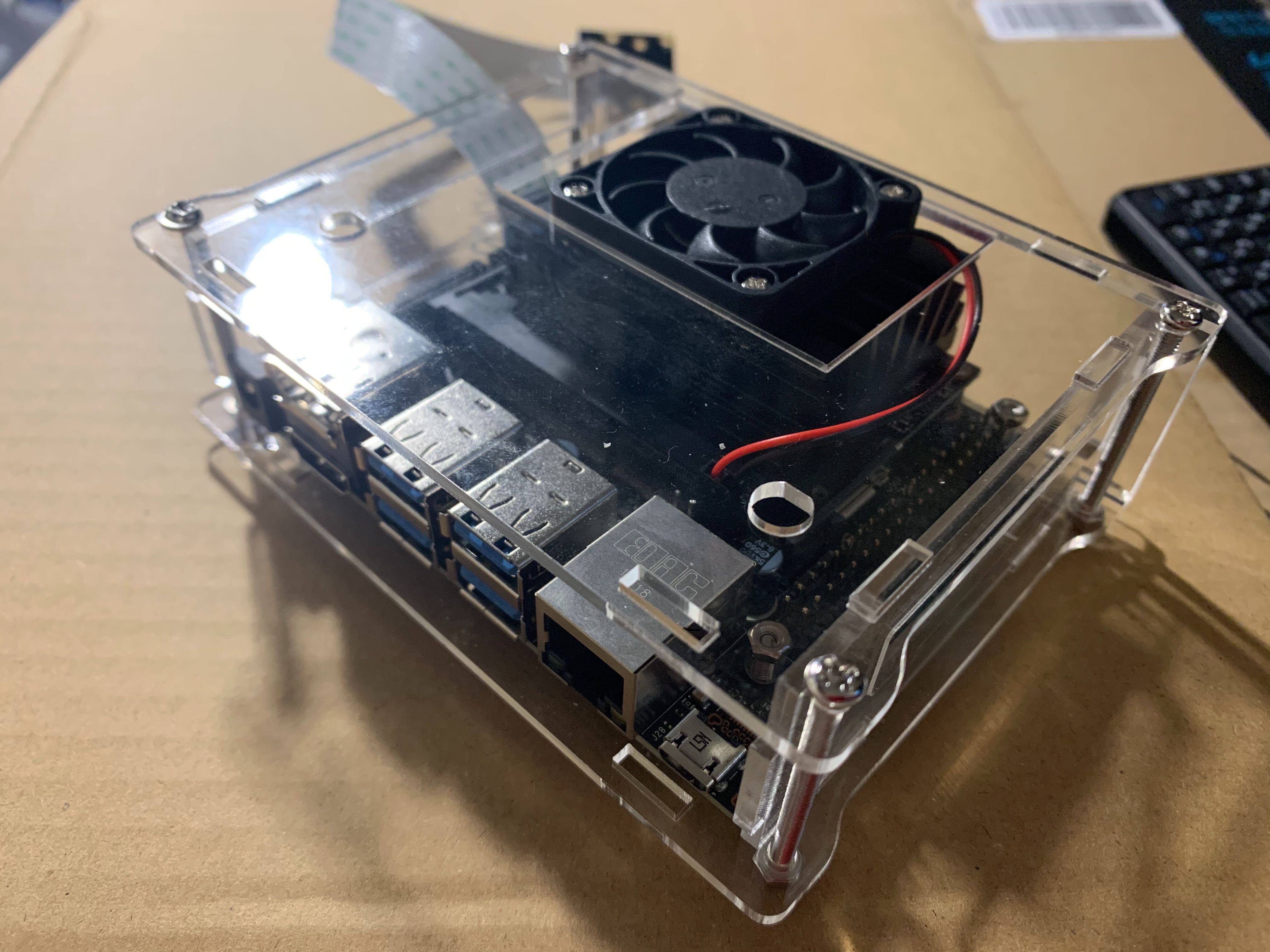 ケースに収めたJetson Nanoの完成形