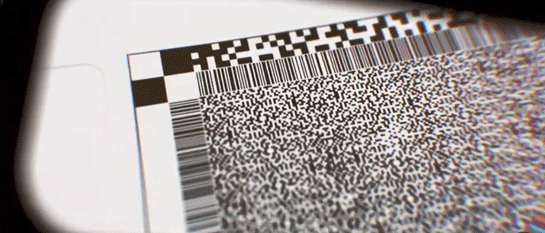 リポジトリデータがQRエンコードされフィルムに保存される様子のアニメーション