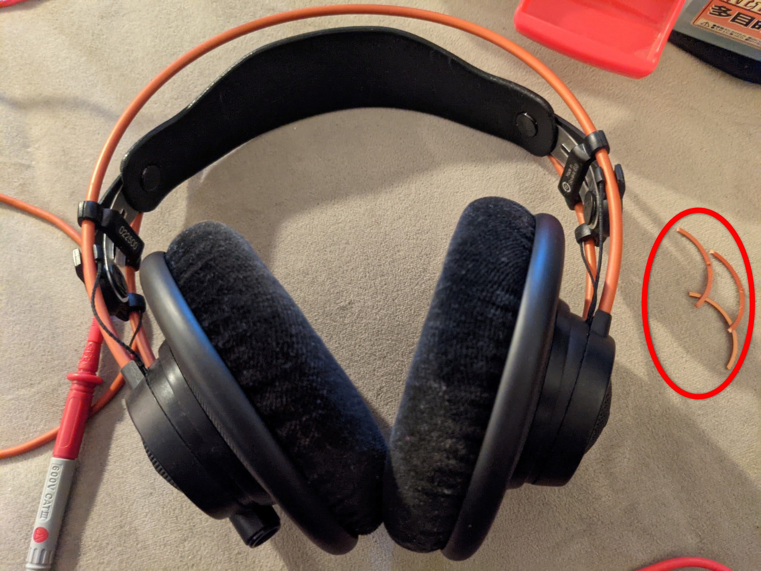 分解時に壊れてしまったオレンジ色のアクセントリング