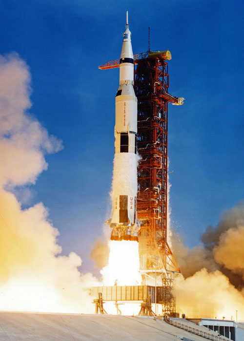 サターンVロケットの打ち上げ写真