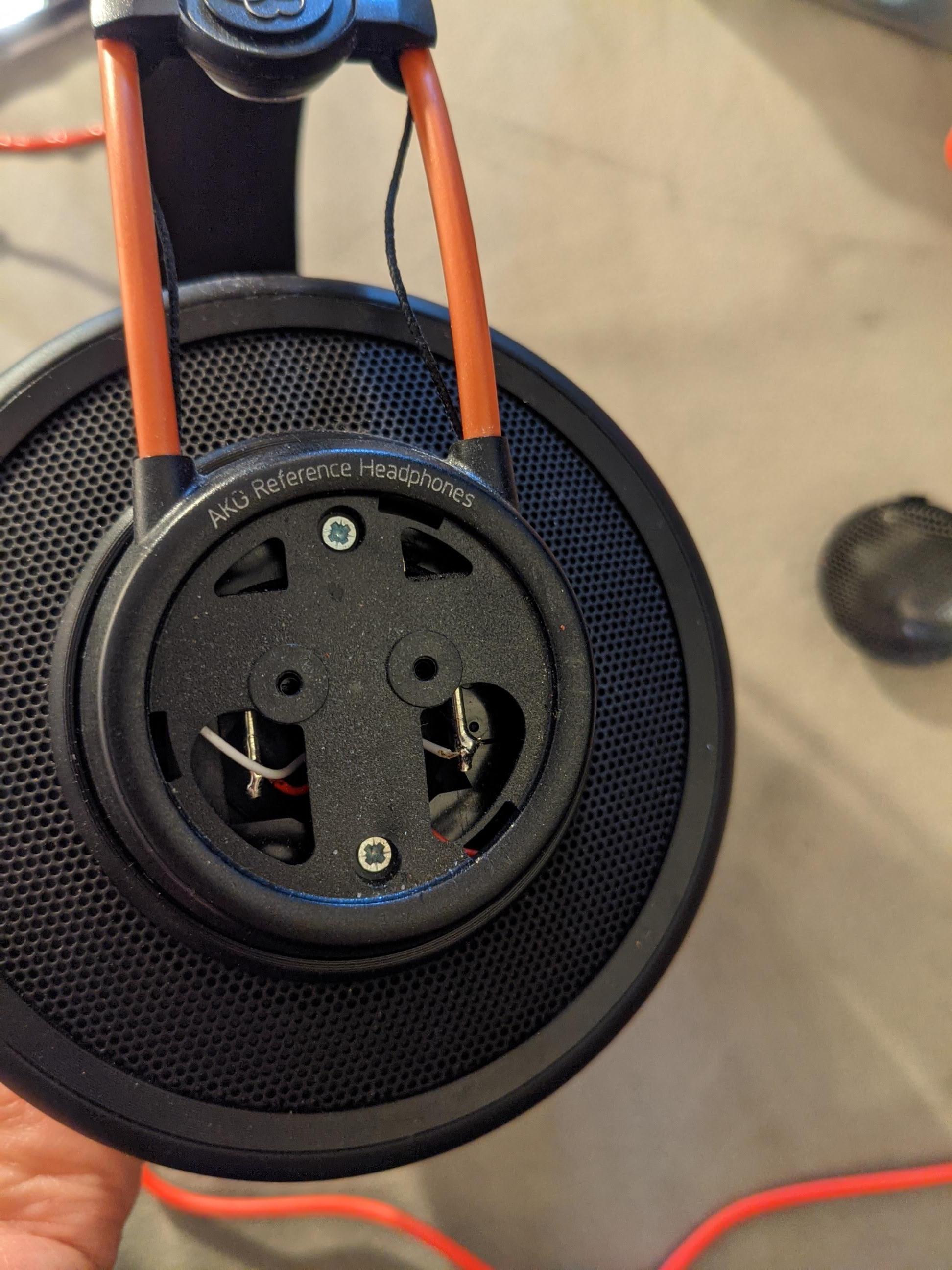 ボコっとした部分を外した後のK712内部